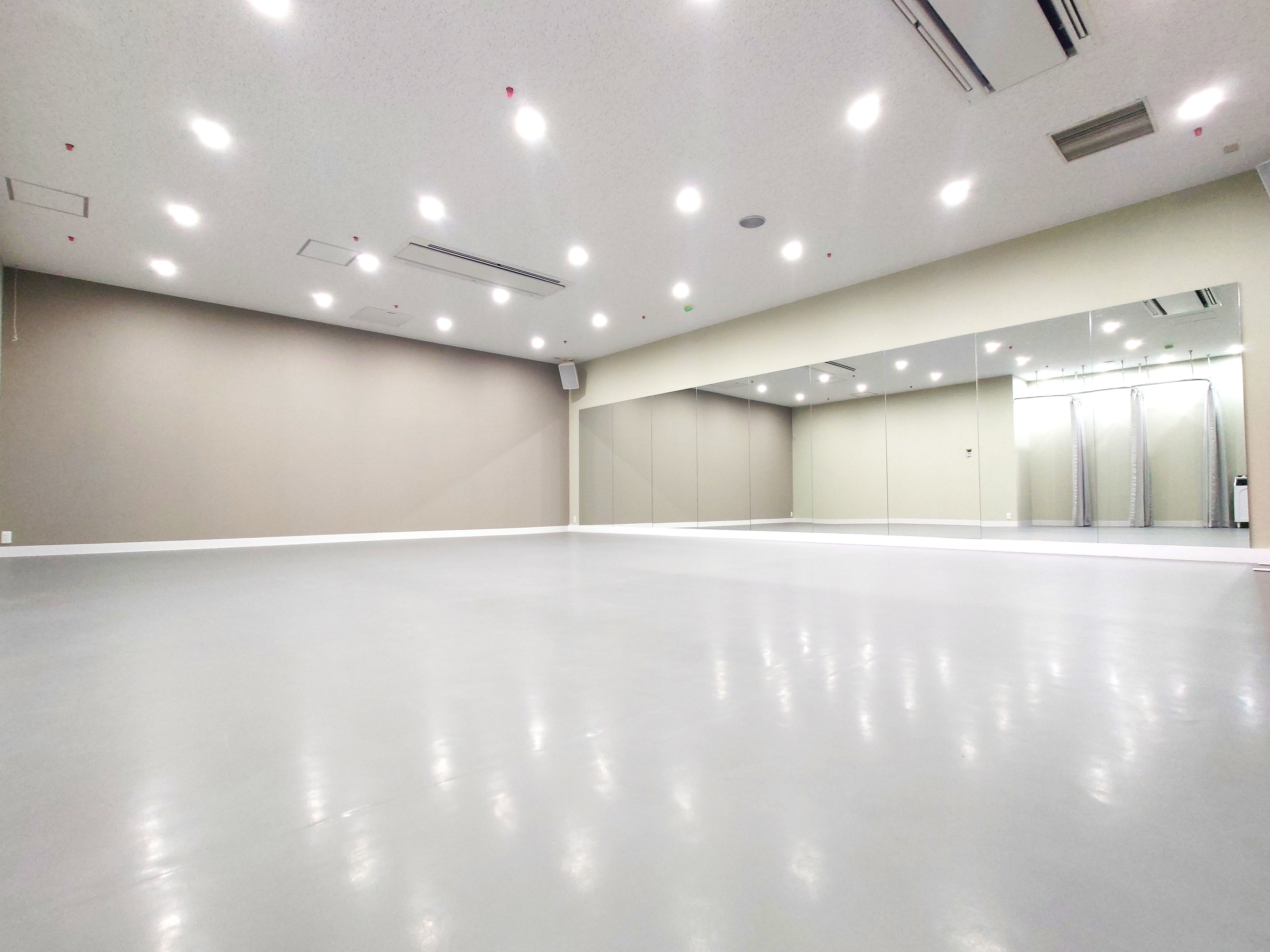さいたま新都心ヨノダンの室内1